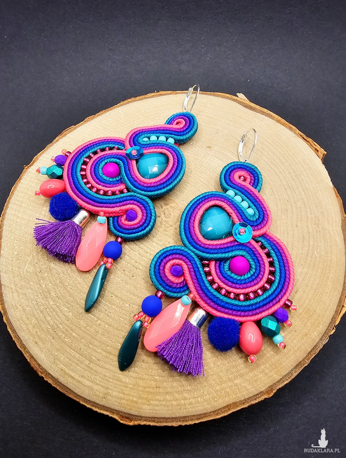 Kolorowe kolczyki sutasz z chwostami